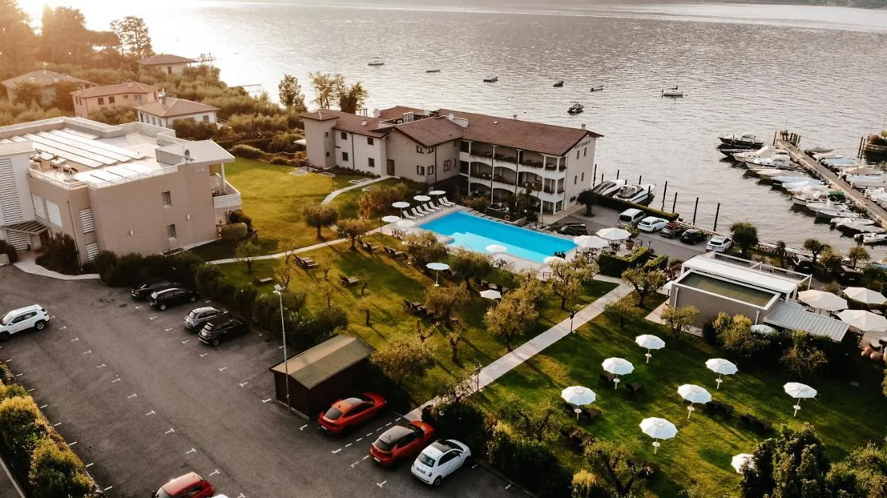 Bella Hotel & Restaurant With Private Dock For Mooring Boats 圣菲利斯·德尔·贝纳茨
