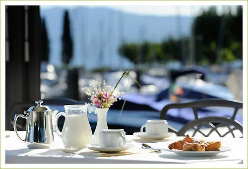 Bella Hotel & Restaurant With Private Dock For Mooring Boats 圣菲利斯·德尔·贝纳茨 4*,  意大利