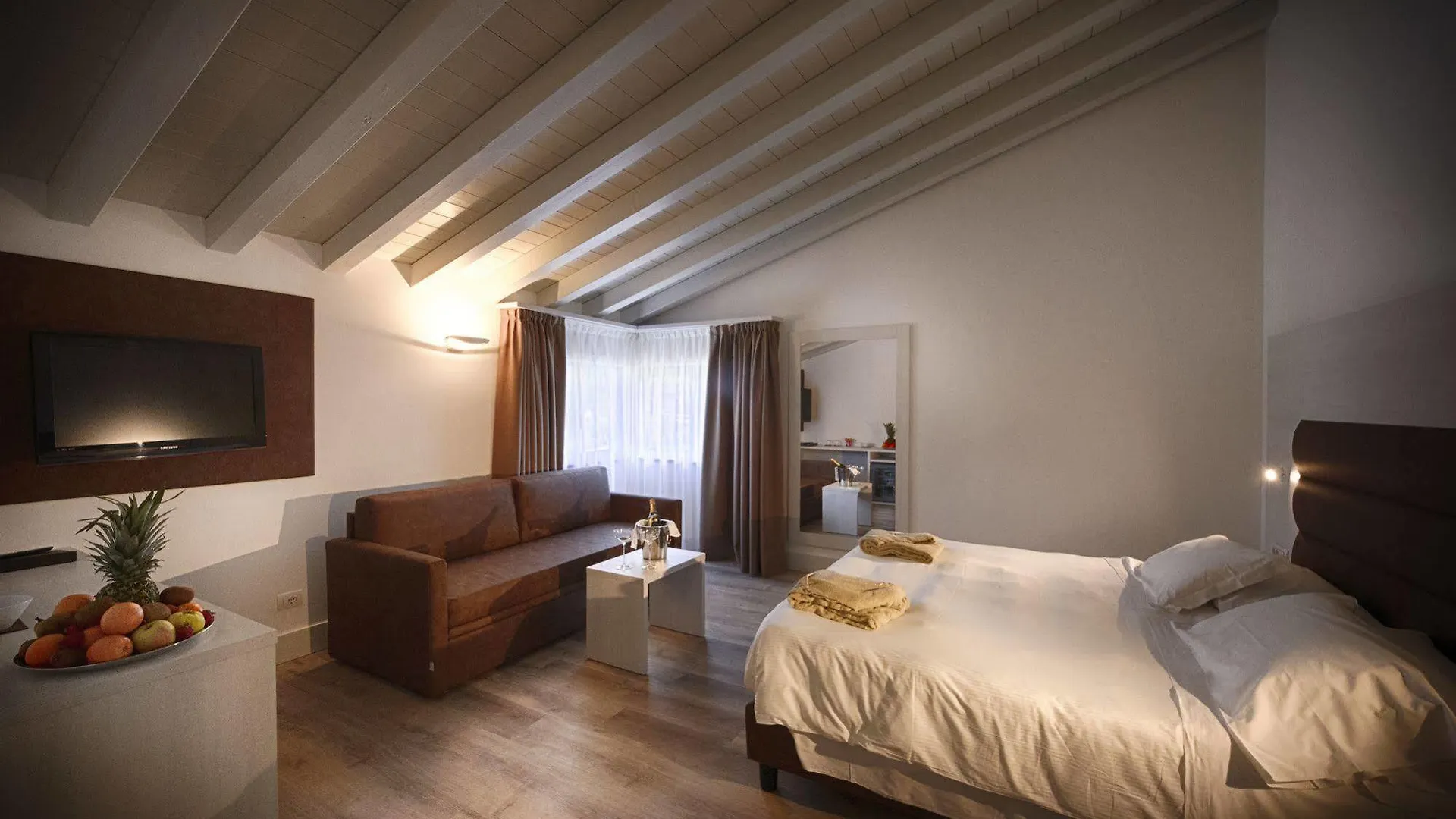 ****  Bella Hotel & Restaurant With Private Dock For Mooring Boats 圣菲利斯·德尔·贝纳茨 意大利