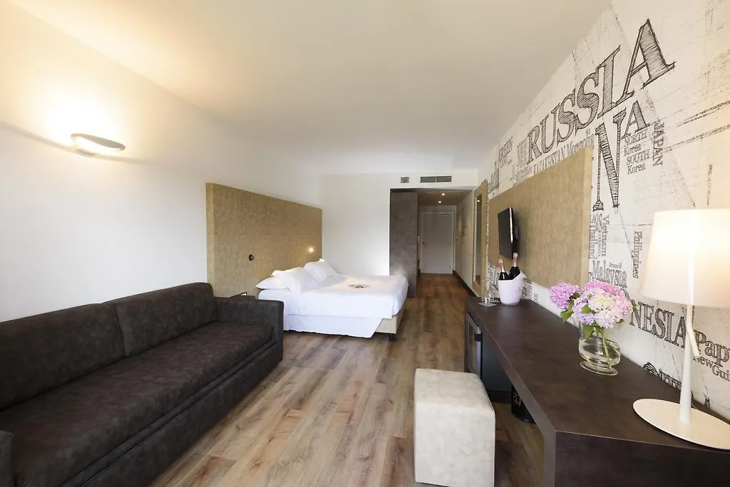 Bella Hotel & Restaurant With Private Dock For Mooring Boats San Felice del Benaco