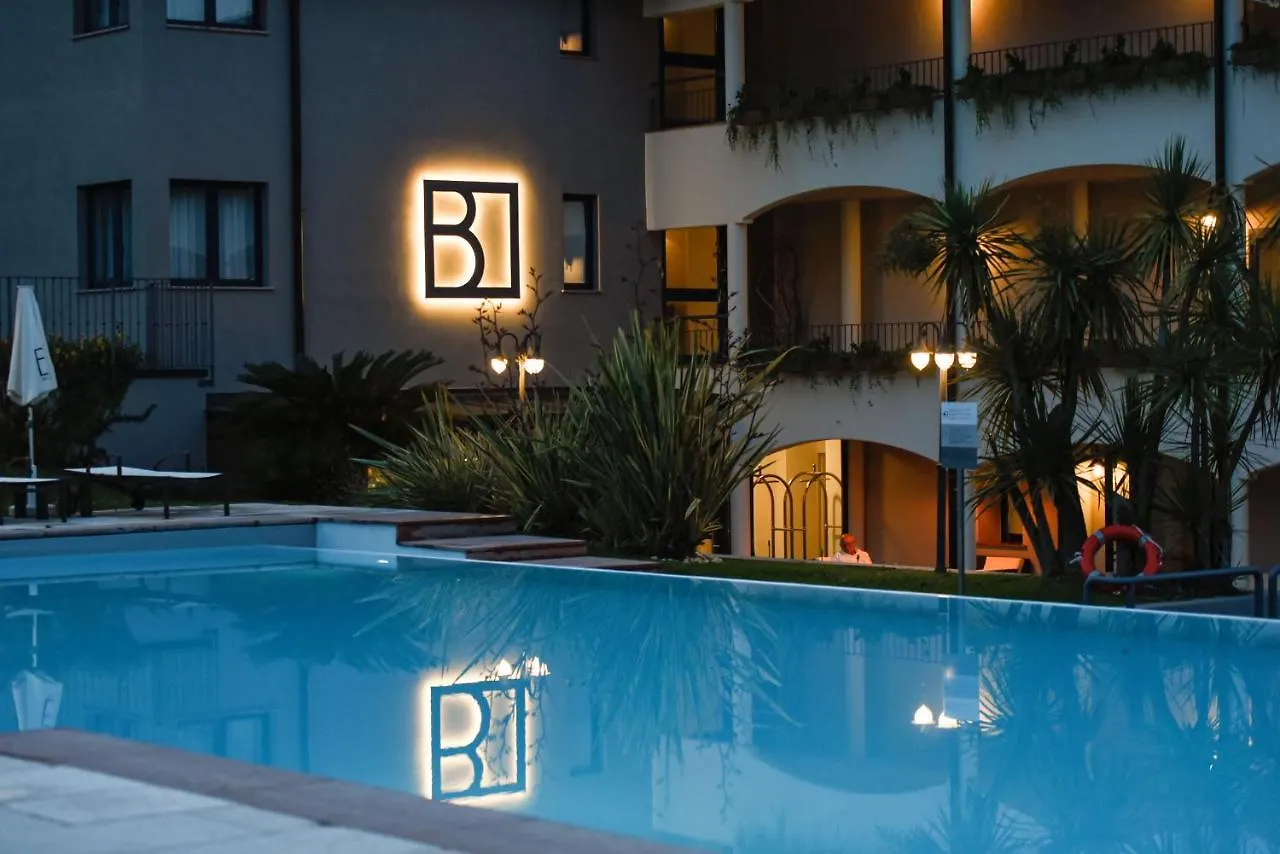 Bella Hotel & Restaurant With Private Dock For Mooring Boats San Felice del Benaco