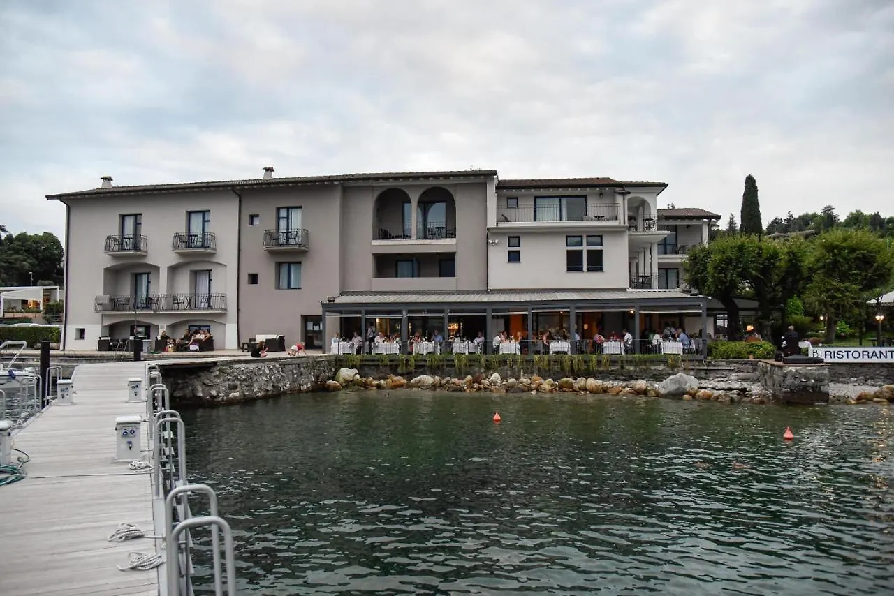 Bella Hotel & Restaurant With Private Dock For Mooring Boats San Felice del Benaco