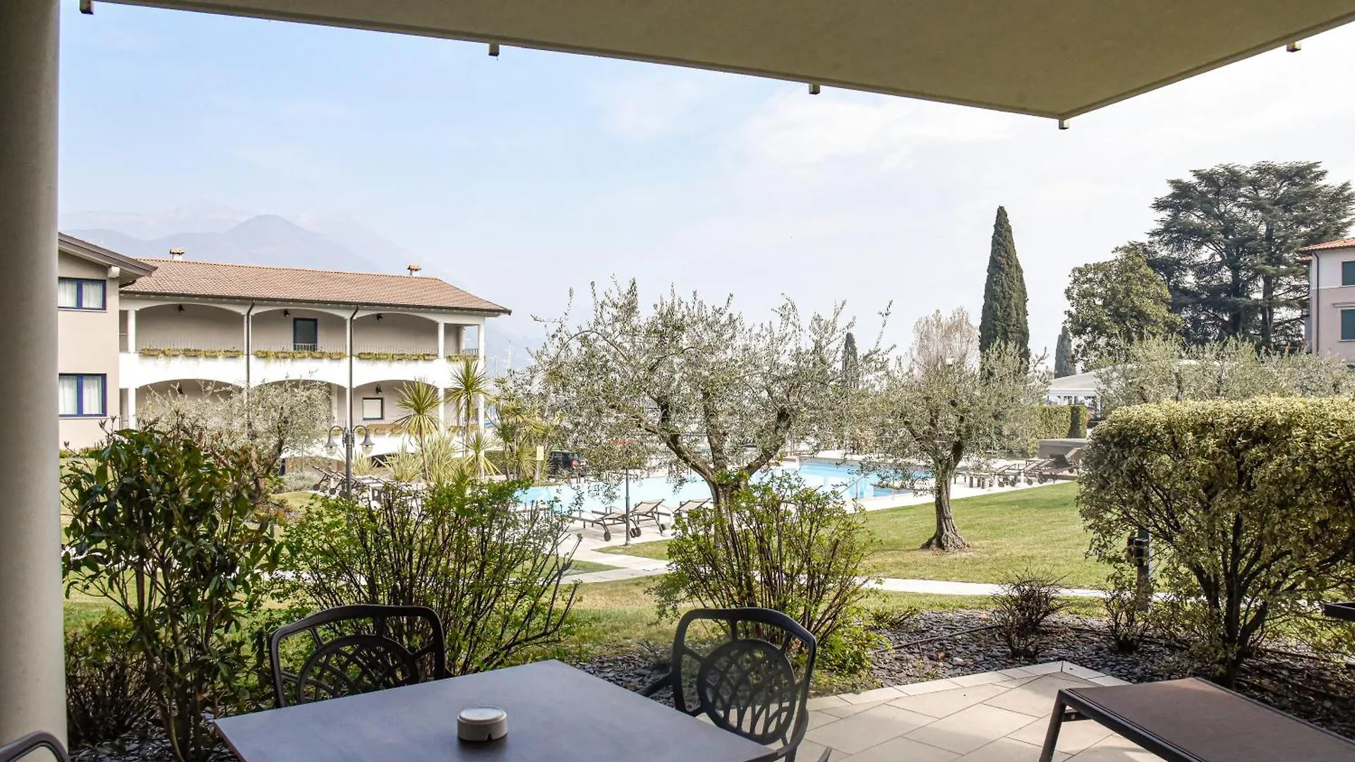 Bella Hotel & Restaurant With Private Dock For Mooring Boats San Felice del Benaco