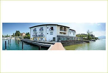 ****  Bella Hotel & Restaurant With Private Dock For Mooring Boats San Felice del Benaco Italie