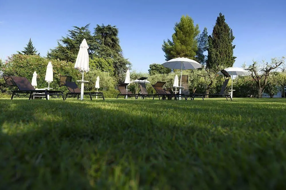 Bella Hotel & Restaurant With Private Dock For Mooring Boats San Felice del Benaco Italie