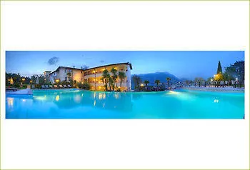 Bella Hotel & Restaurant With Private Dock For Mooring Boats San Felice del Benaco