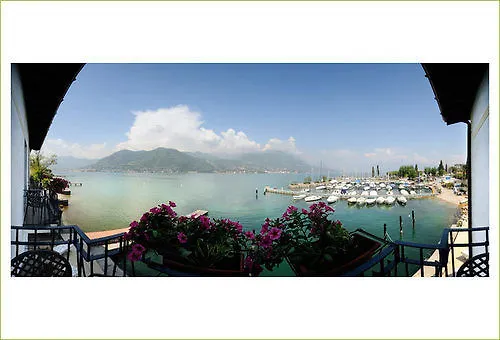 ****  Bella Hotel & Restaurant With Private Dock For Mooring Boats San Felice del Benaco Italie