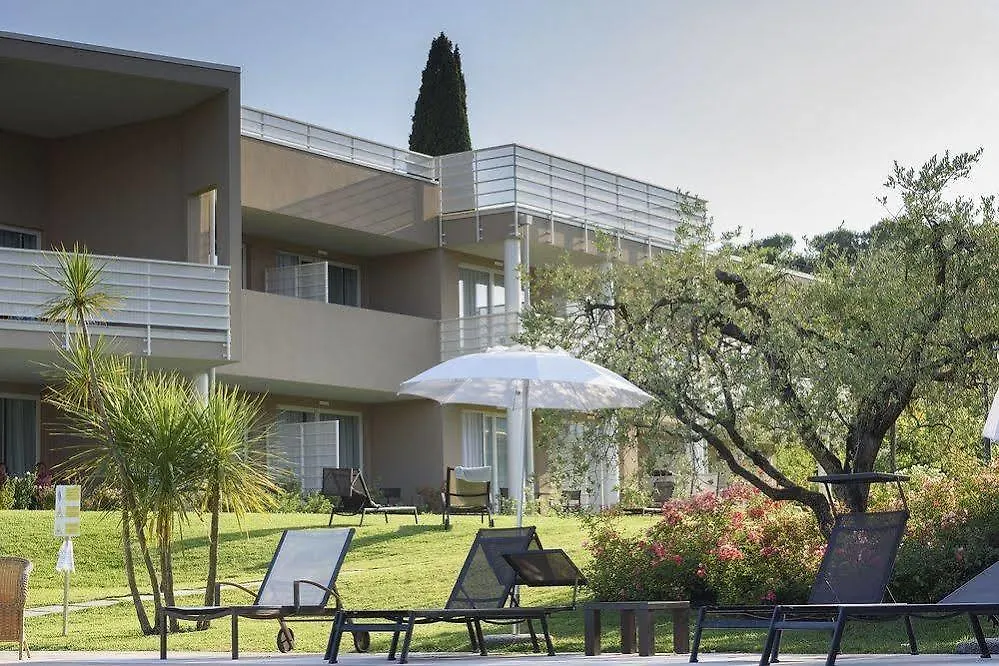 Bella Hotel & Restaurant With Private Dock For Mooring Boats San Felice del Benaco