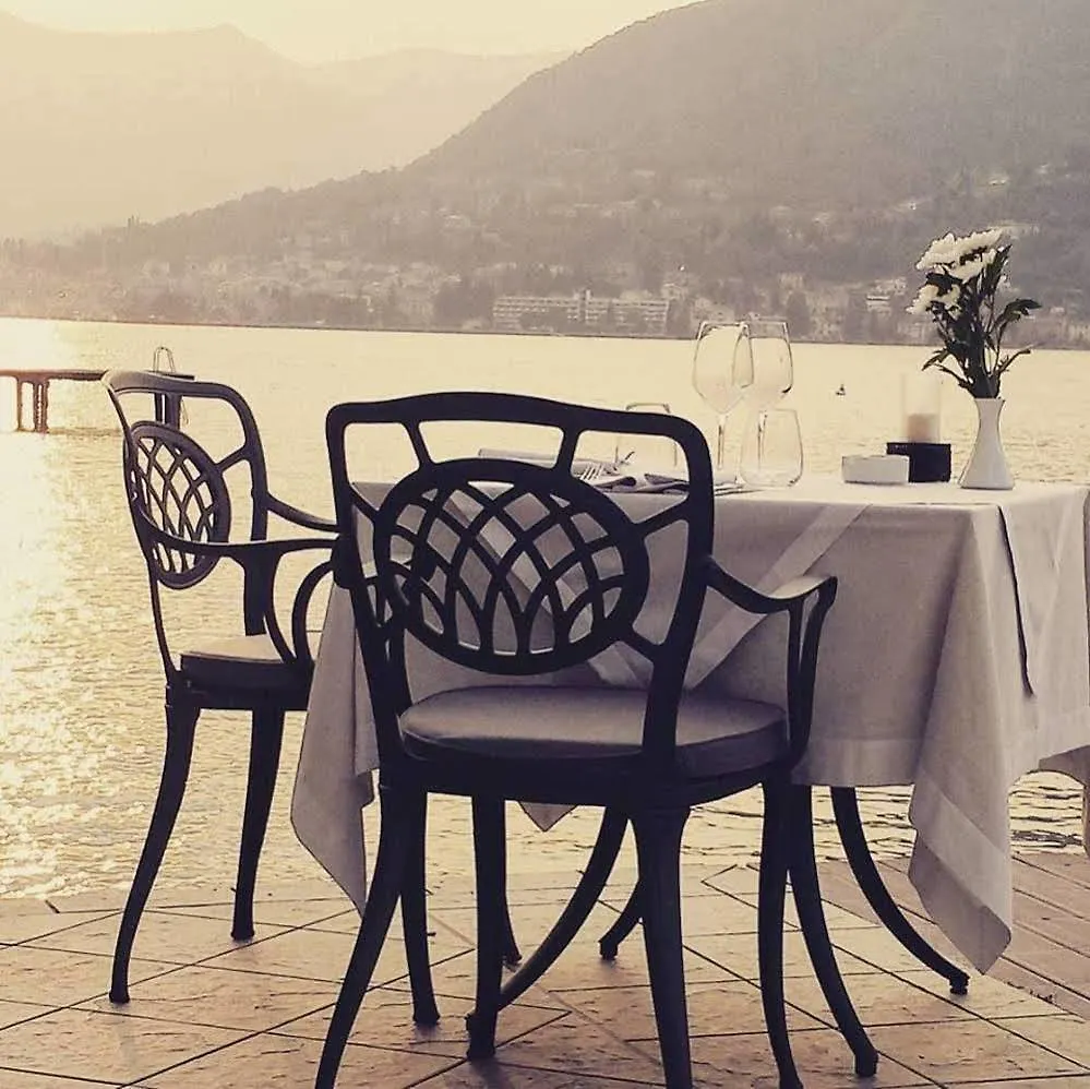 Bella Hotel & Restaurant With Private Dock For Mooring Boats San Felice del Benaco