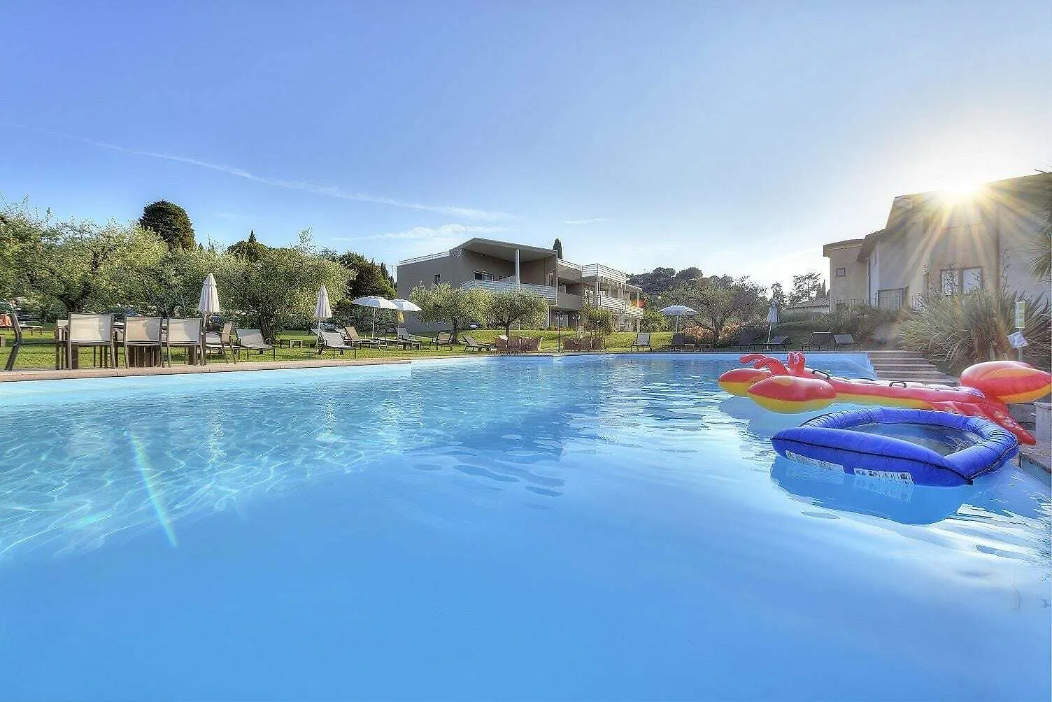Bella Hotel & Restaurant With Private Dock For Mooring Boats San Felice del Benaco